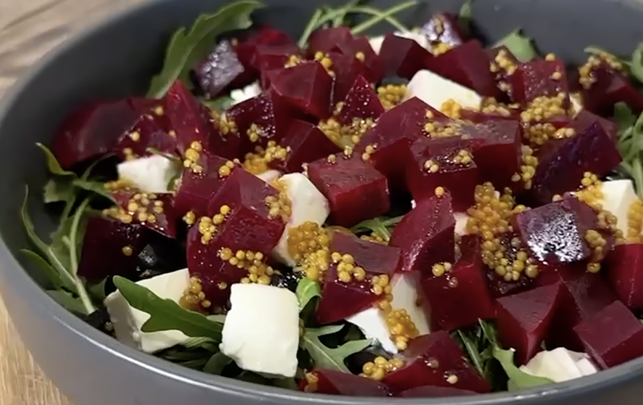 Смачніше олів'є: три рецепти салатів на святковий стіл